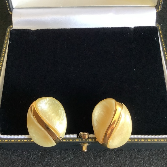 Earrings - Picture 3 of 6